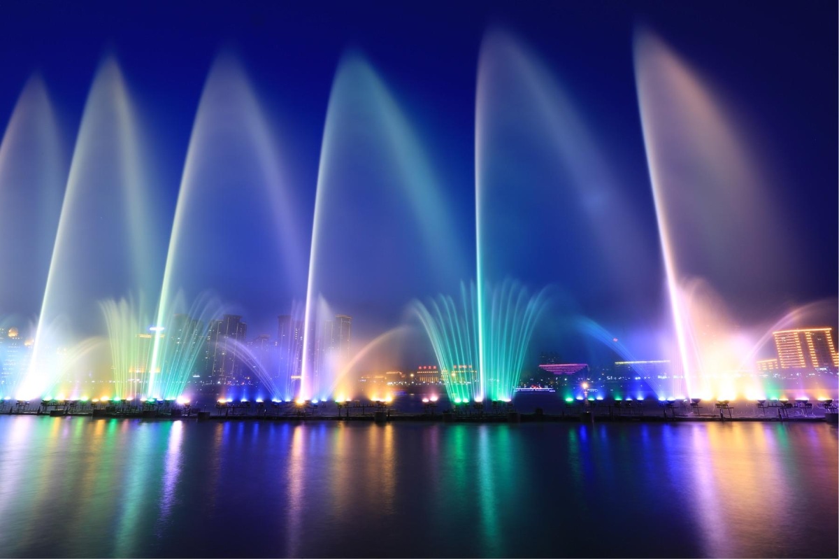 音乐喷泉吉林市松花江畔政府对面