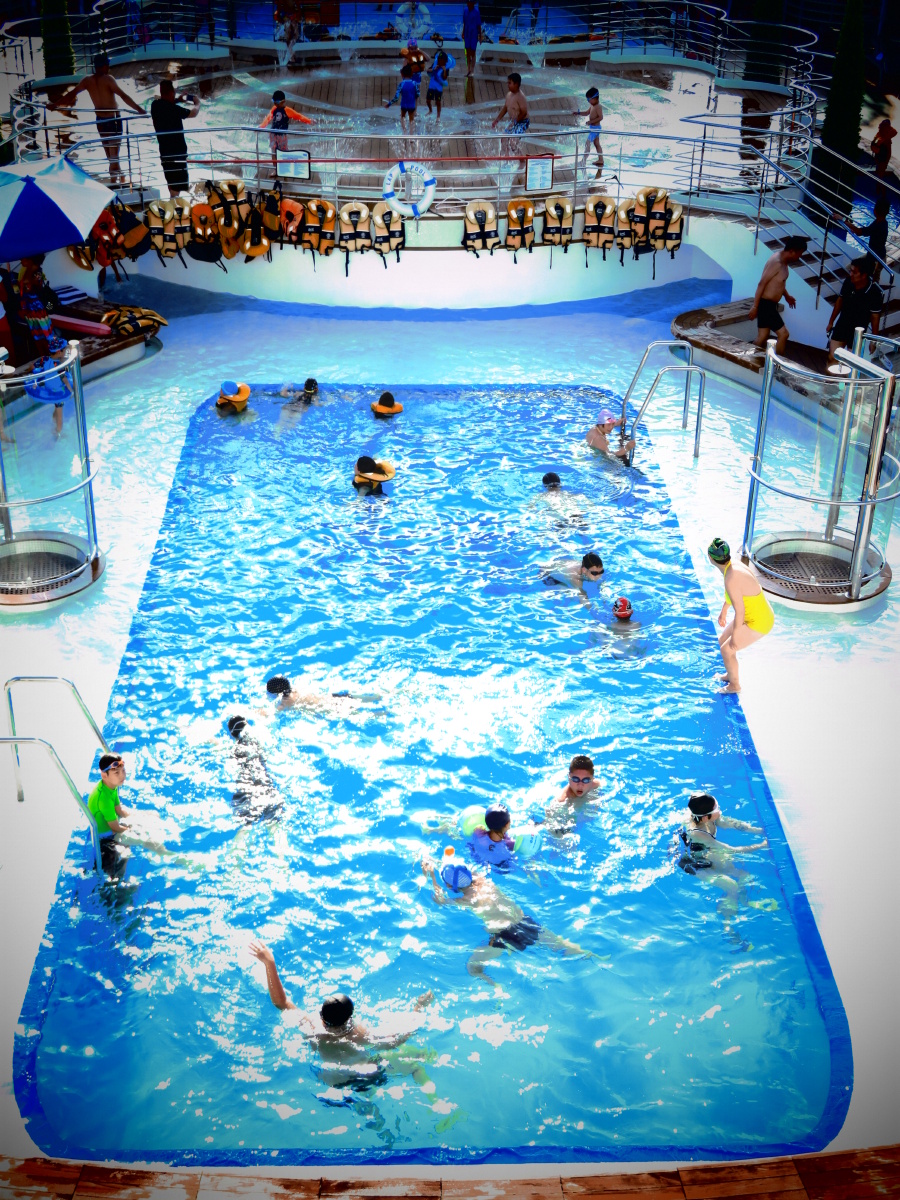 1欧元求购带草坪的泳池法国风格-5分钟使用权