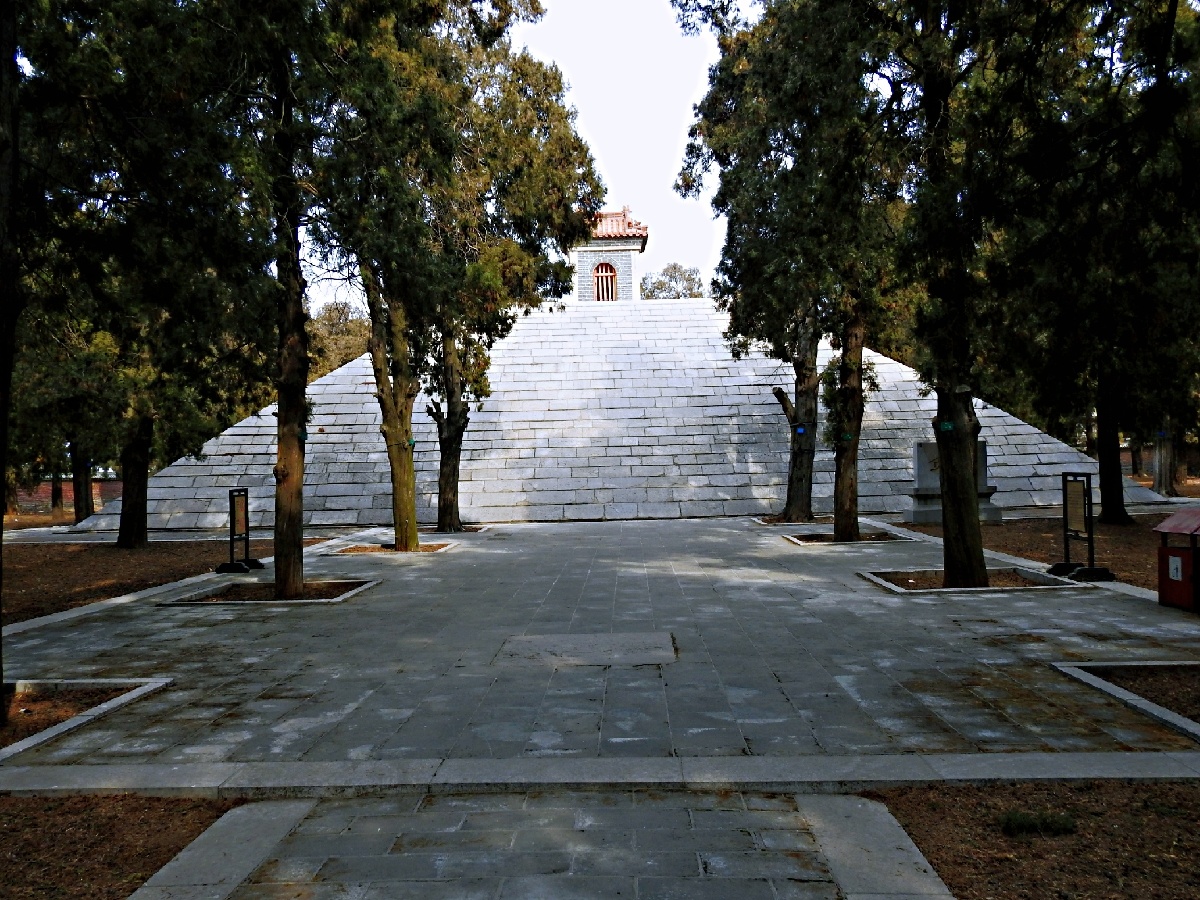 少昊陵位于山东曲阜是五帝之一少昊的陵墓同址的寿丘相传为黄帝诞生的