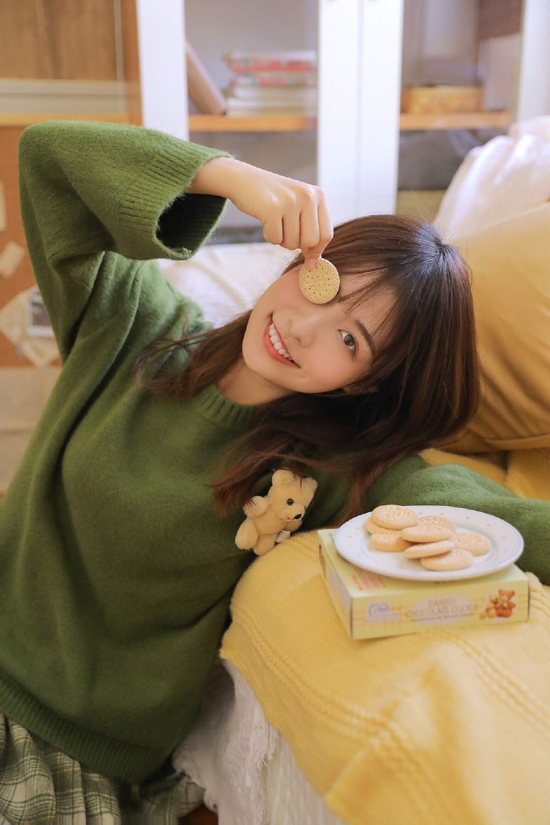 仿佛与生俱来的可爱长腿女孩网络来源侵删