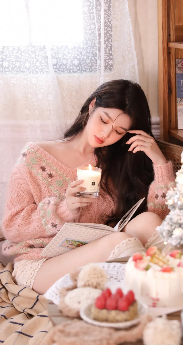 甜美粉色系长发女孩清纯美丽网络来源侵删