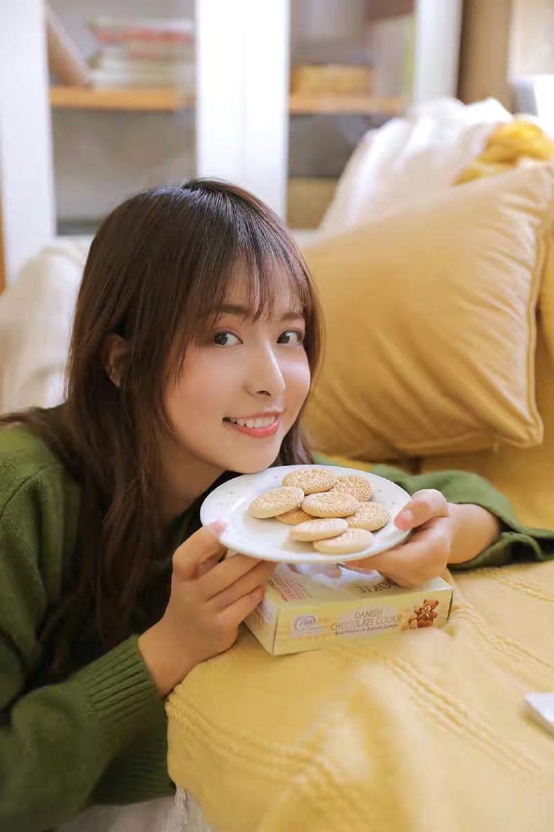 仿佛与生俱来的可爱长腿女孩网络来源侵删