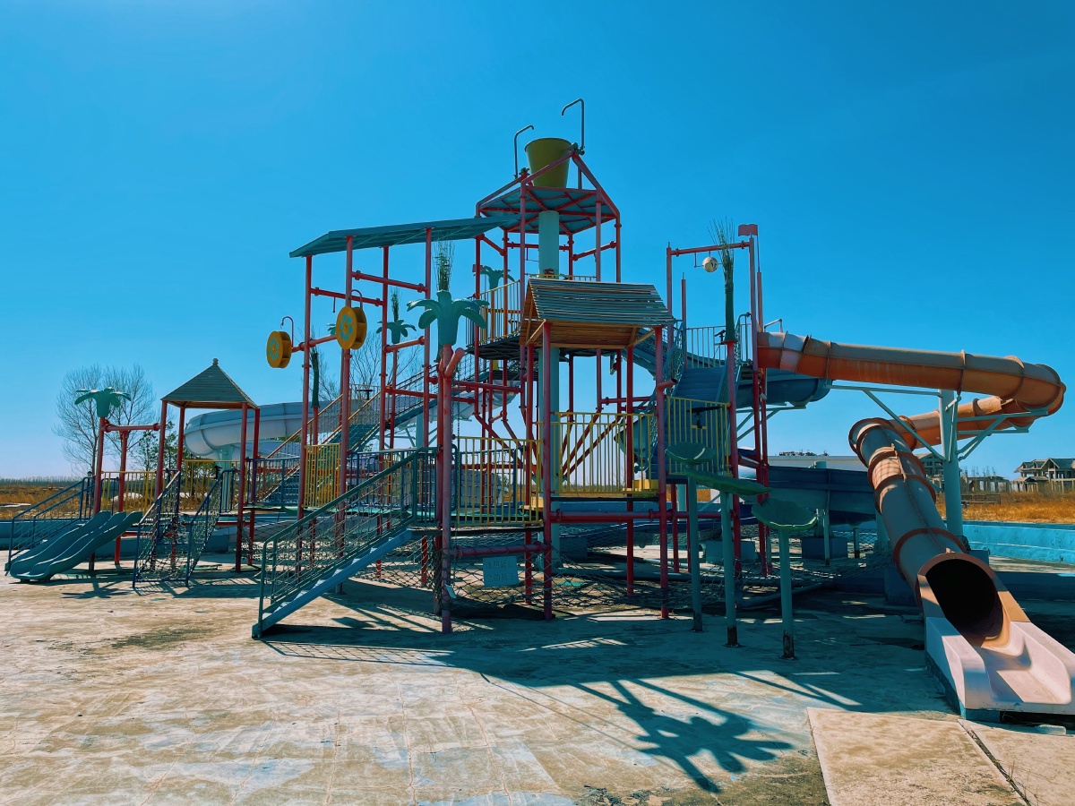 废弃的水上乐园生态园度假酒店和饭店