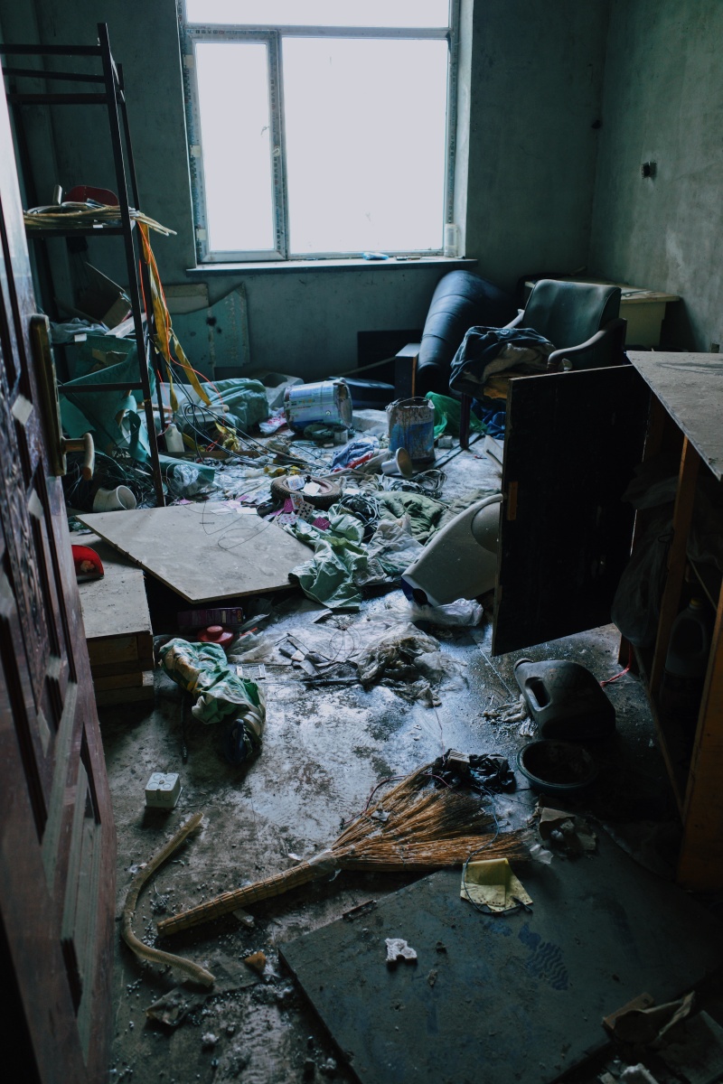 探险废弃的养老院如今已经破败不堪