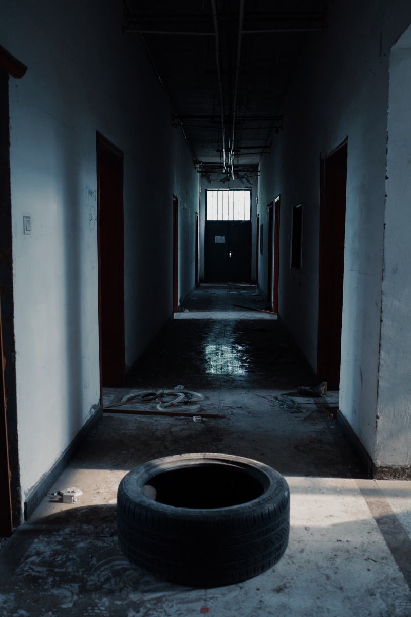 探险废弃的养老院如今已经破败不堪