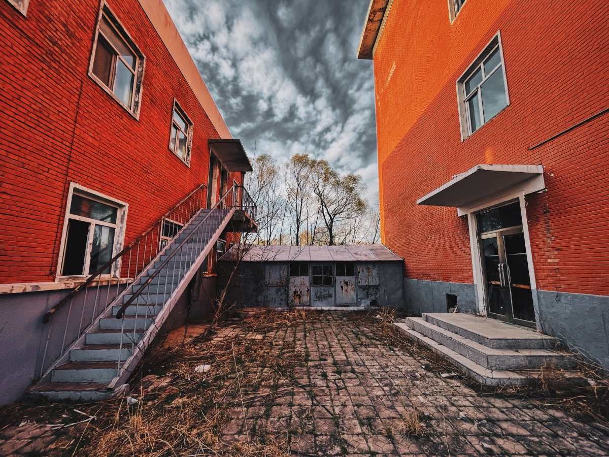 探险废弃的学校