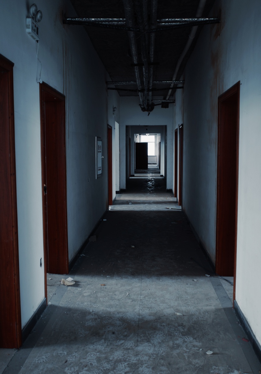 探险废弃的养老院如今已经破败不堪