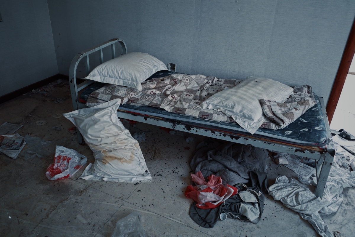 探险废弃的养老院如今已经破败不堪