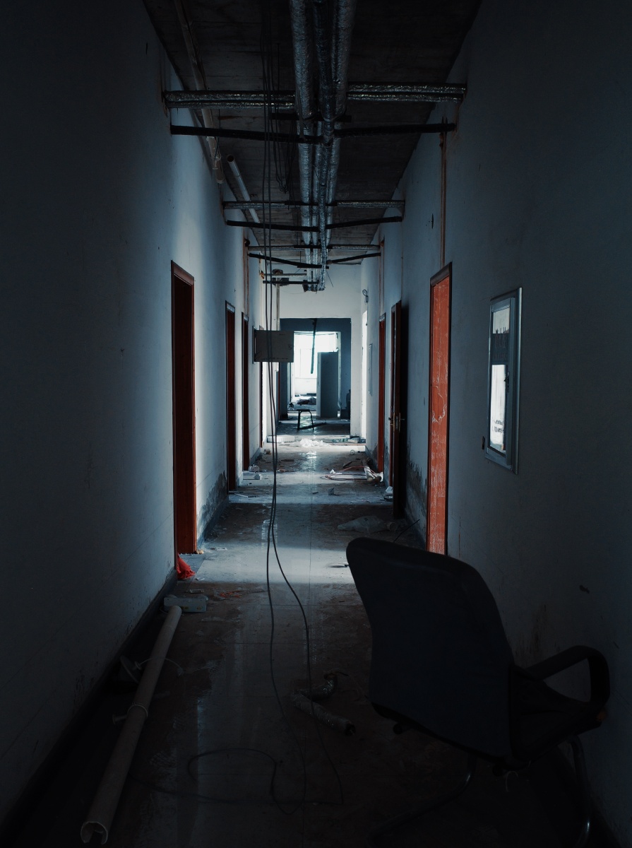 探险废弃的养老院如今已经破败不堪