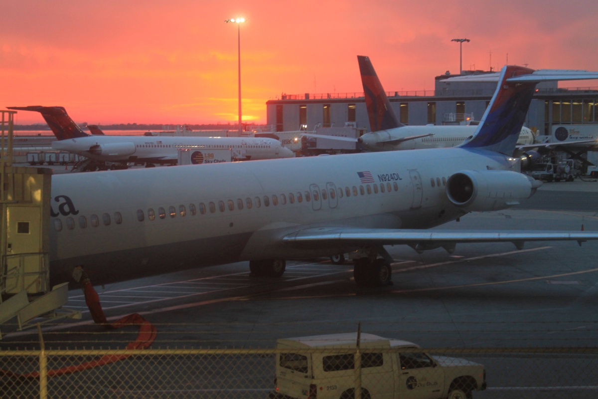 美国纽约,肯尼迪国际机场的日落