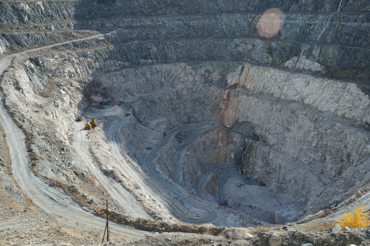 著名的三号矿坑, 帮助国家度过艰难时期