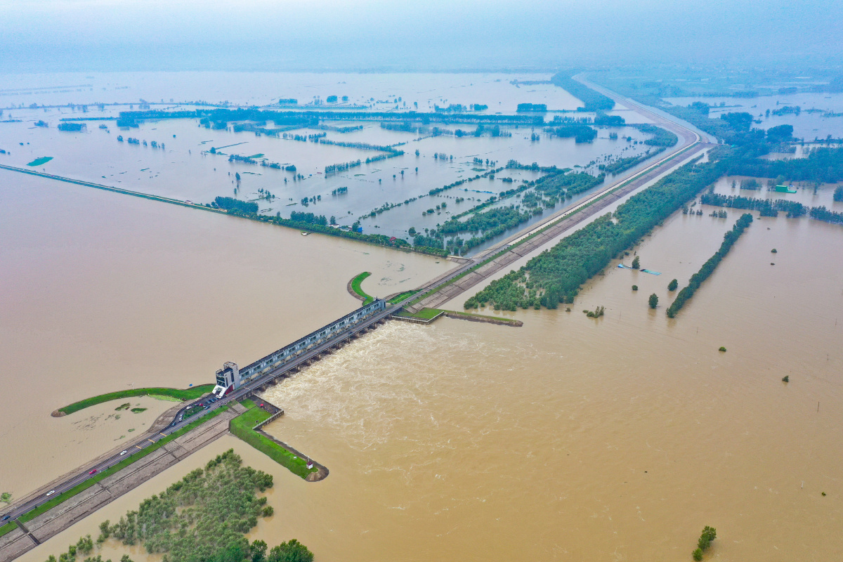 一定要把淮河修好用以抵御百年一遇洪水的临淮岗洪水控制工程组图