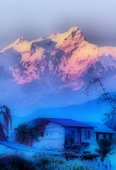 穿着短袖看雪山