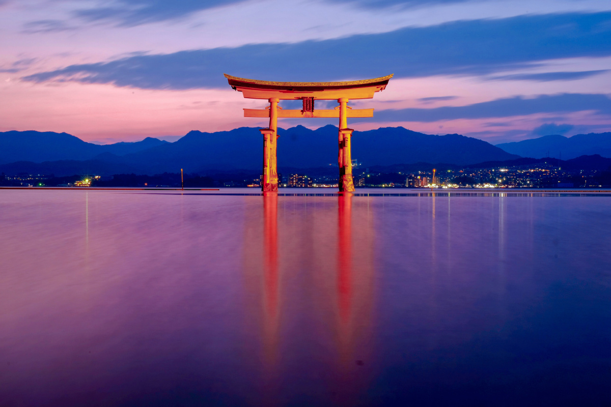日本严岛神社大鸟居