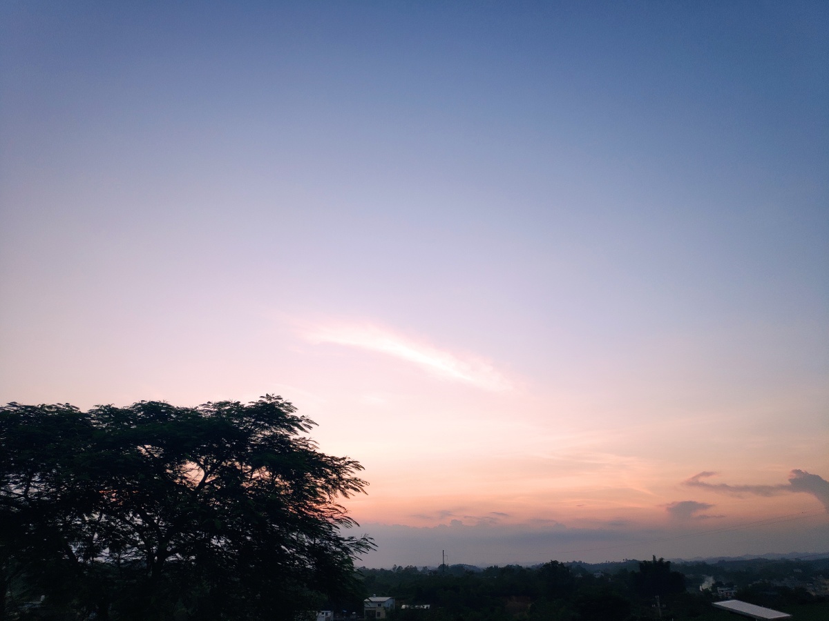 傍晚的茶园天空随手拍一下吧