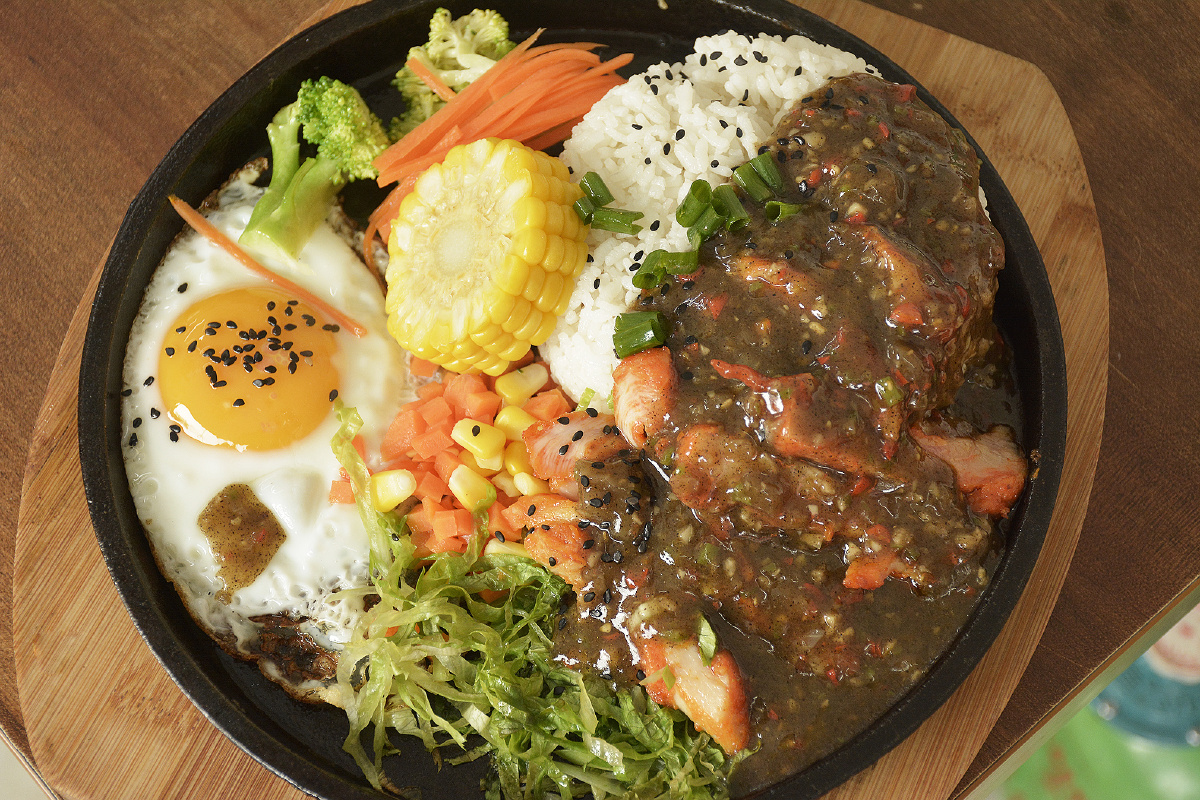 铁板奥尔良鸡肉饭