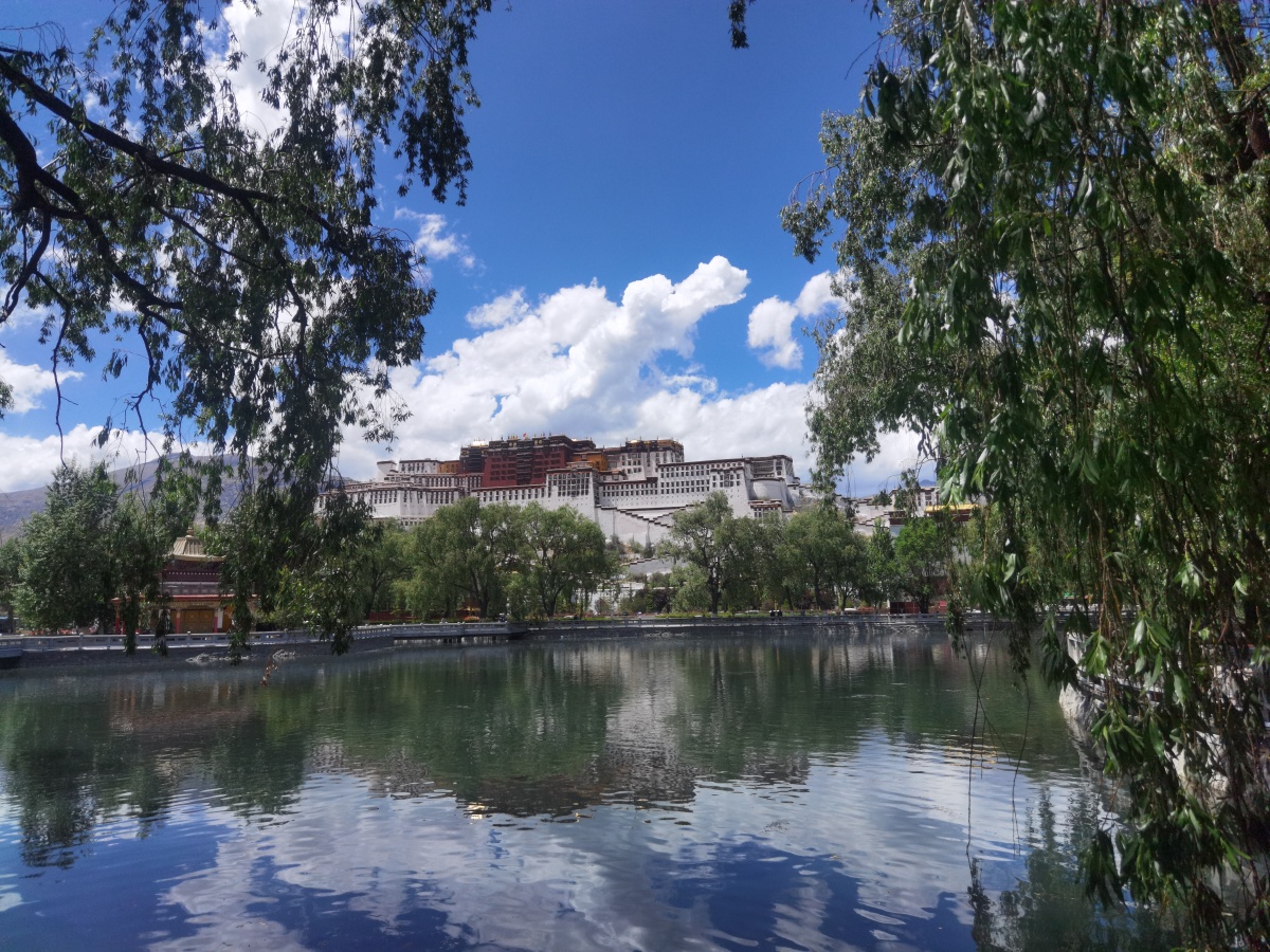 夏季的布达拉宫