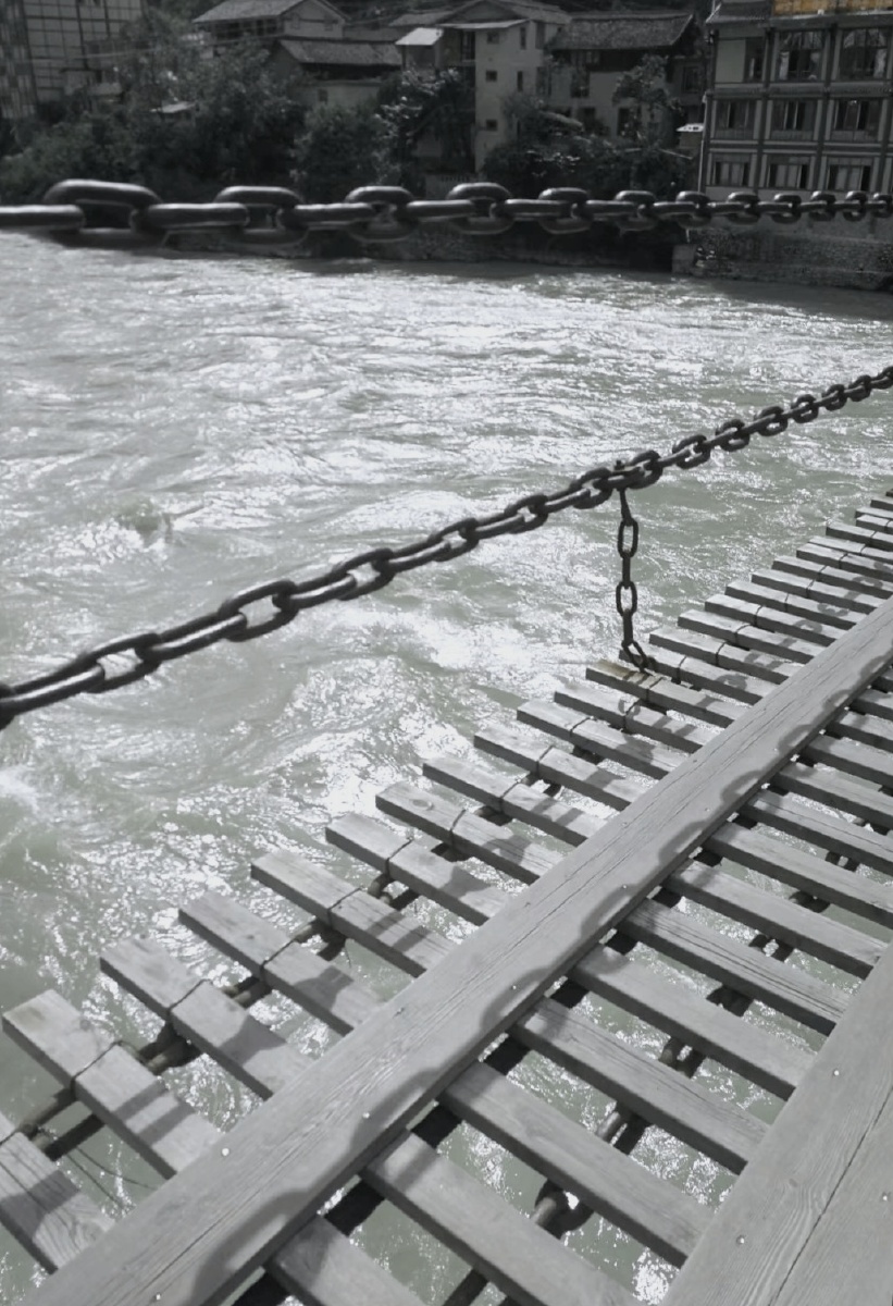 铁锁横江泸定桥