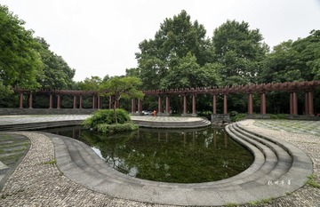 1406490