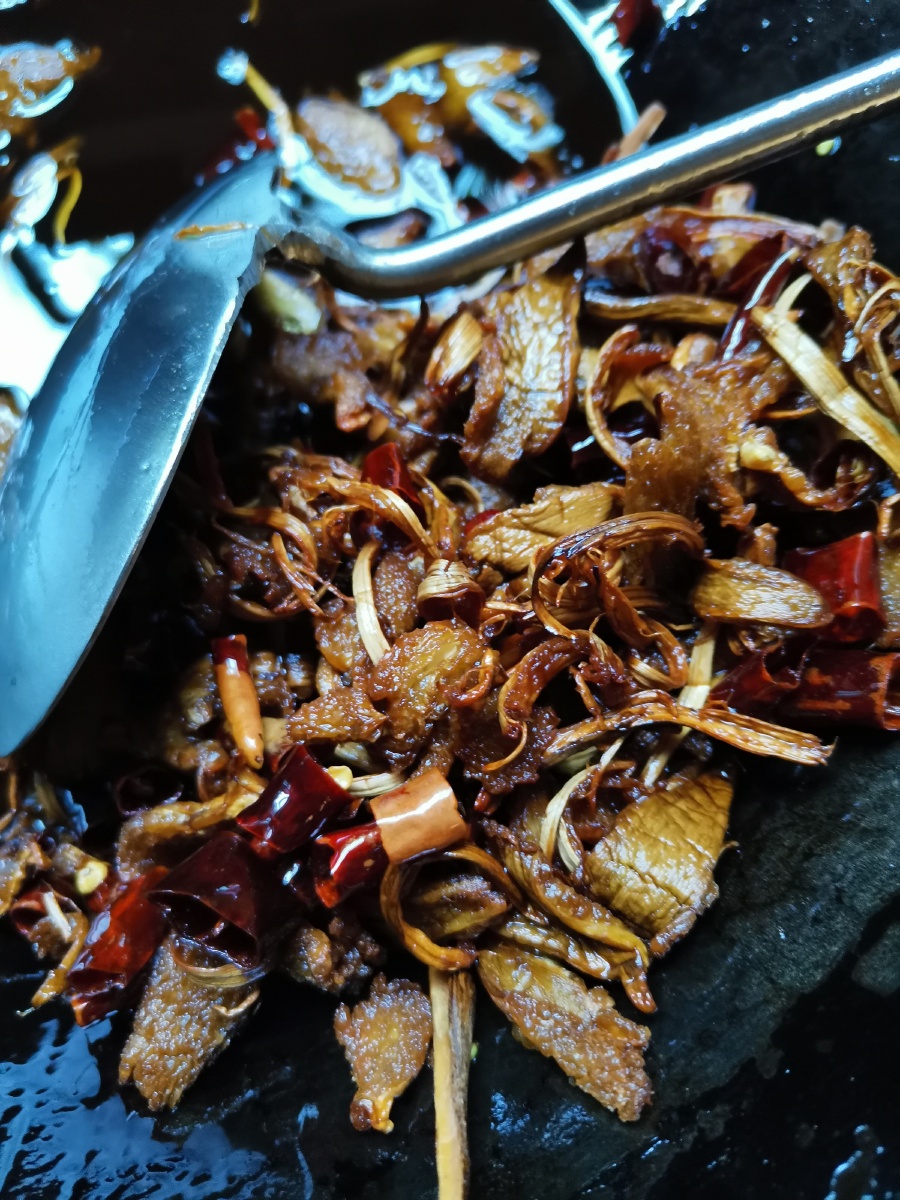 老妈亲自做的鸡枞油就是用鸡枞菌炸的野生鸡枞菌