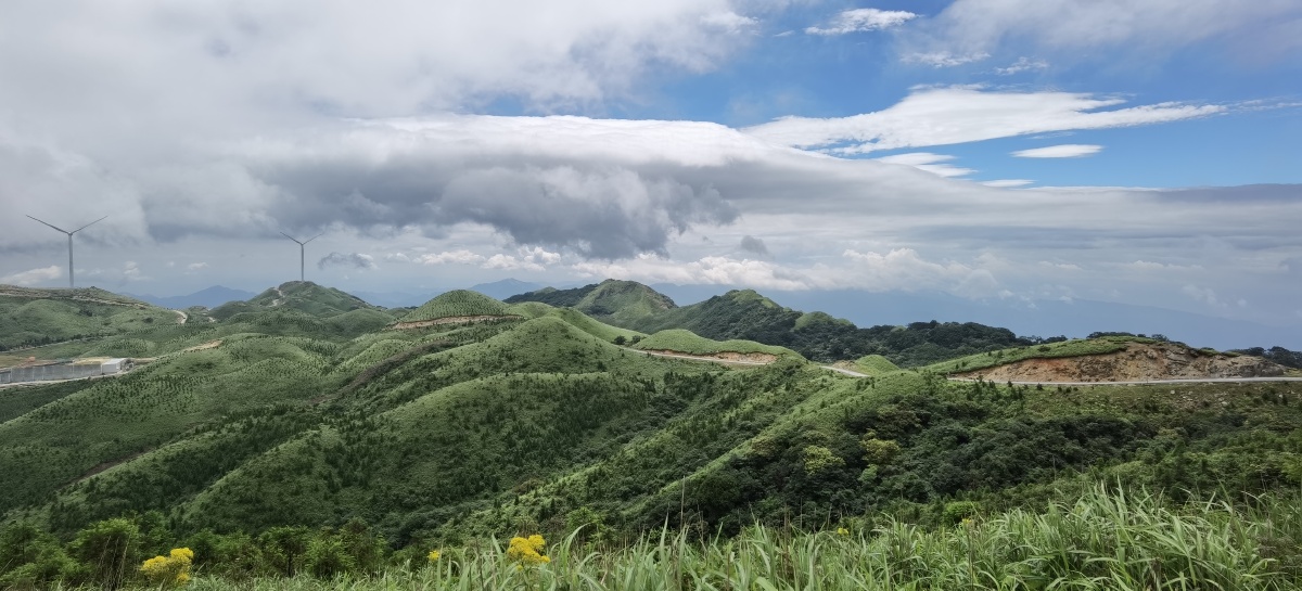 桂林户外特大景区天湖,位于"江南五岭"之首越城岭山脉中段,全州与资源