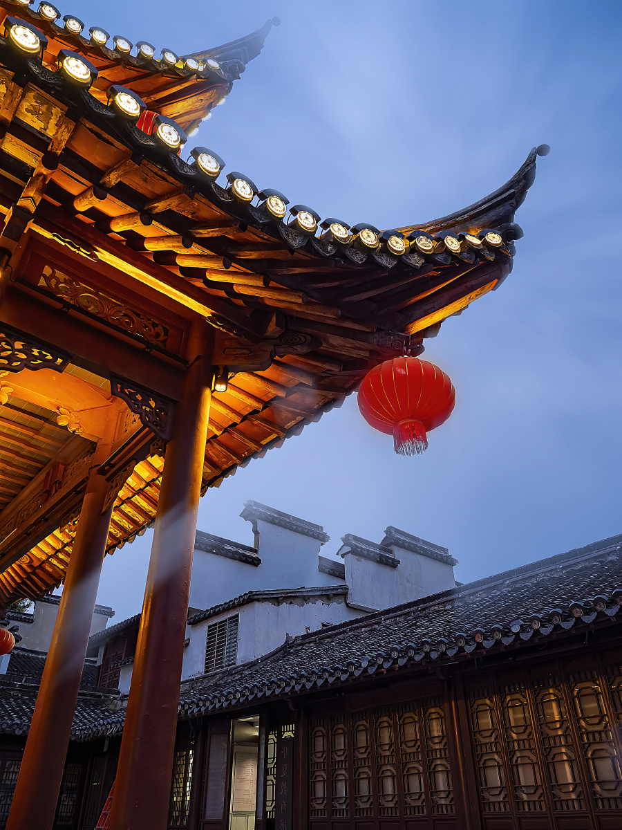 红灯笼亭子飞檐白墙黑瓦68无一不是中式风格建筑的代表放在一起无比