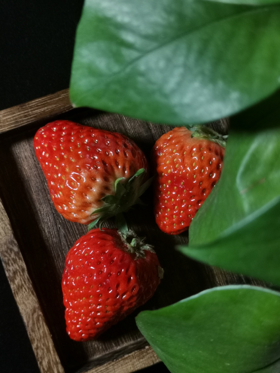 芳香宜人的凤梨草莓