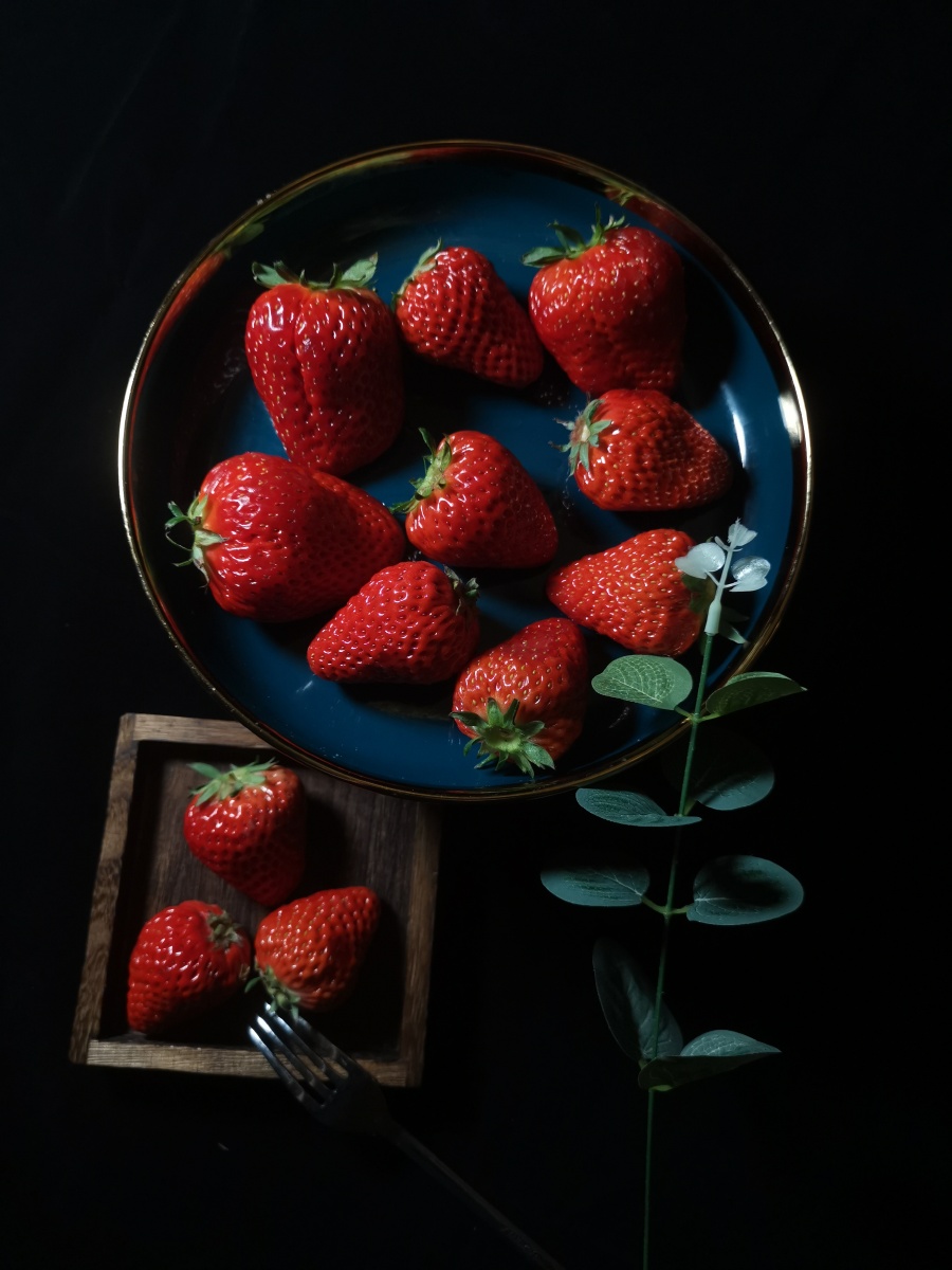 芳香宜人的凤梨草莓