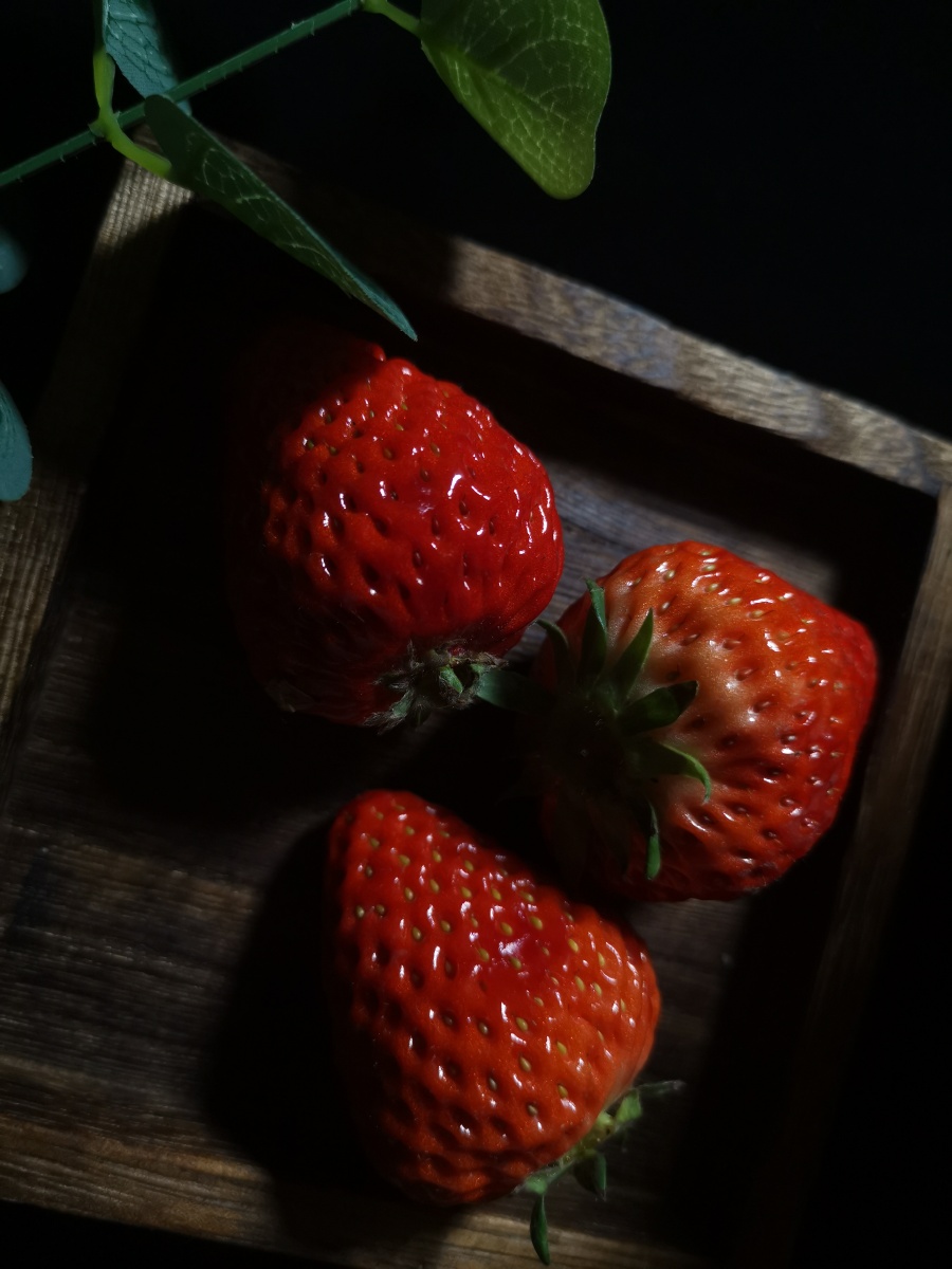 芳香宜人的凤梨草莓