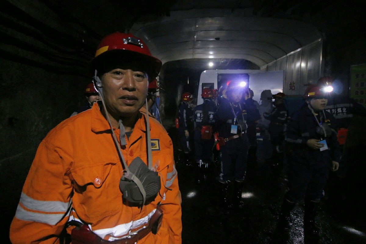矿领导带班下井