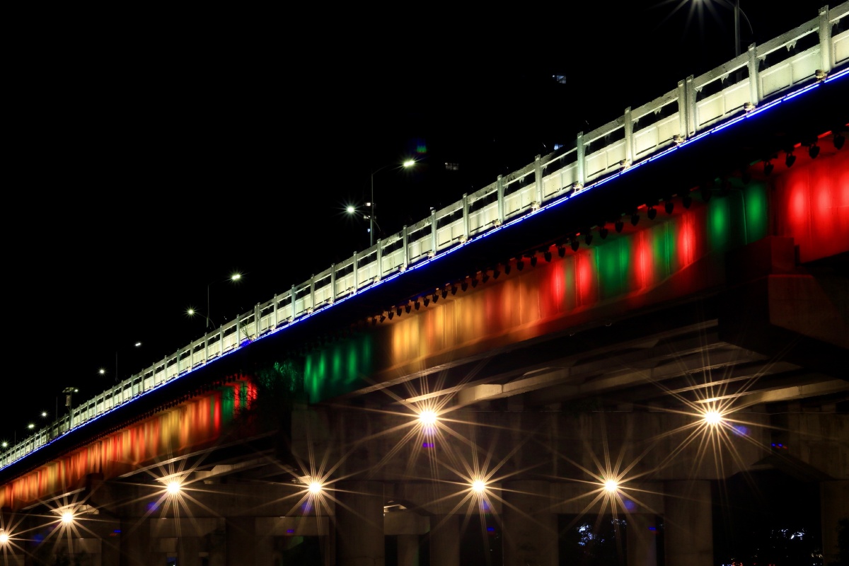 市区为榕江南北河环绕,桥自然少不了,作为市区主力桥梁之一的梅东大桥