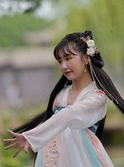 1610676