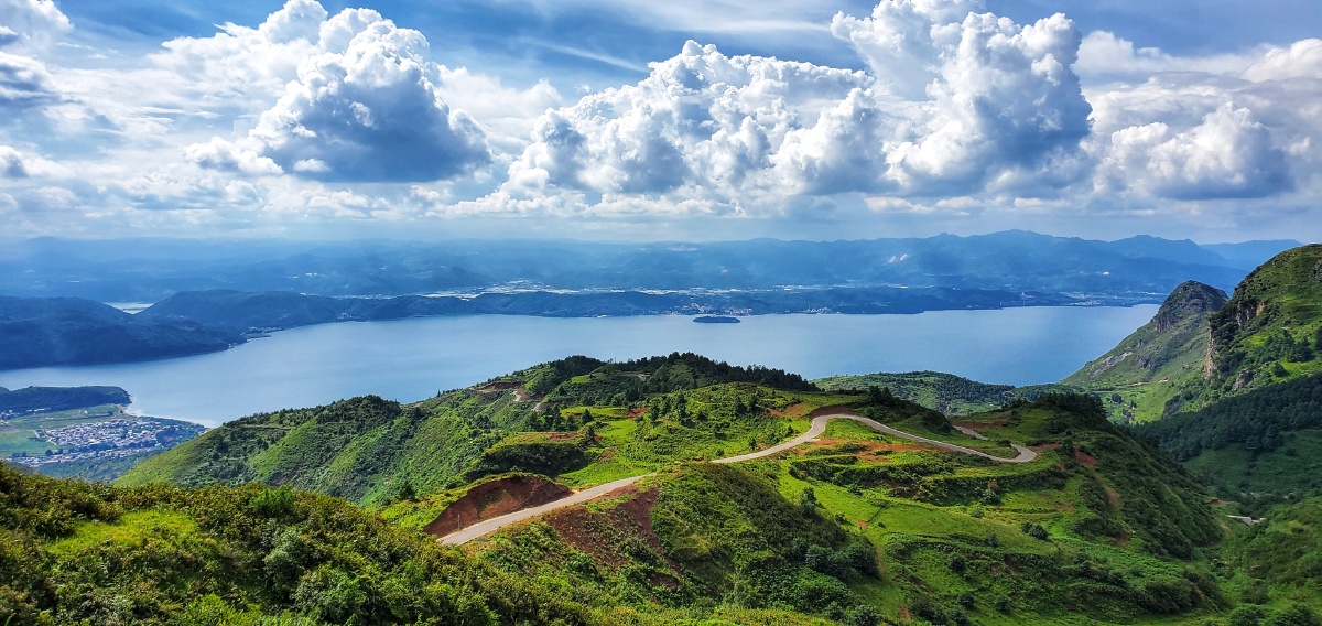 云南玉溪磨豆山风电场抚仙湖惬意适合放风的地方