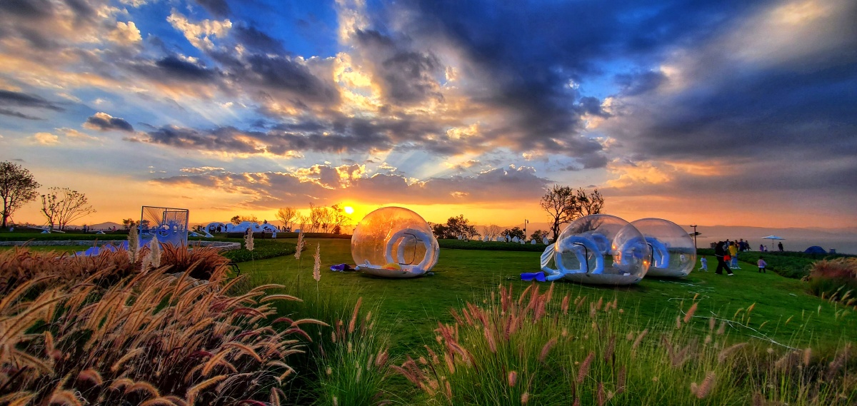 昆明五渔邨小镇晋宁靠近滇池边的新建楼盘也是对外开放看日落打卡地很