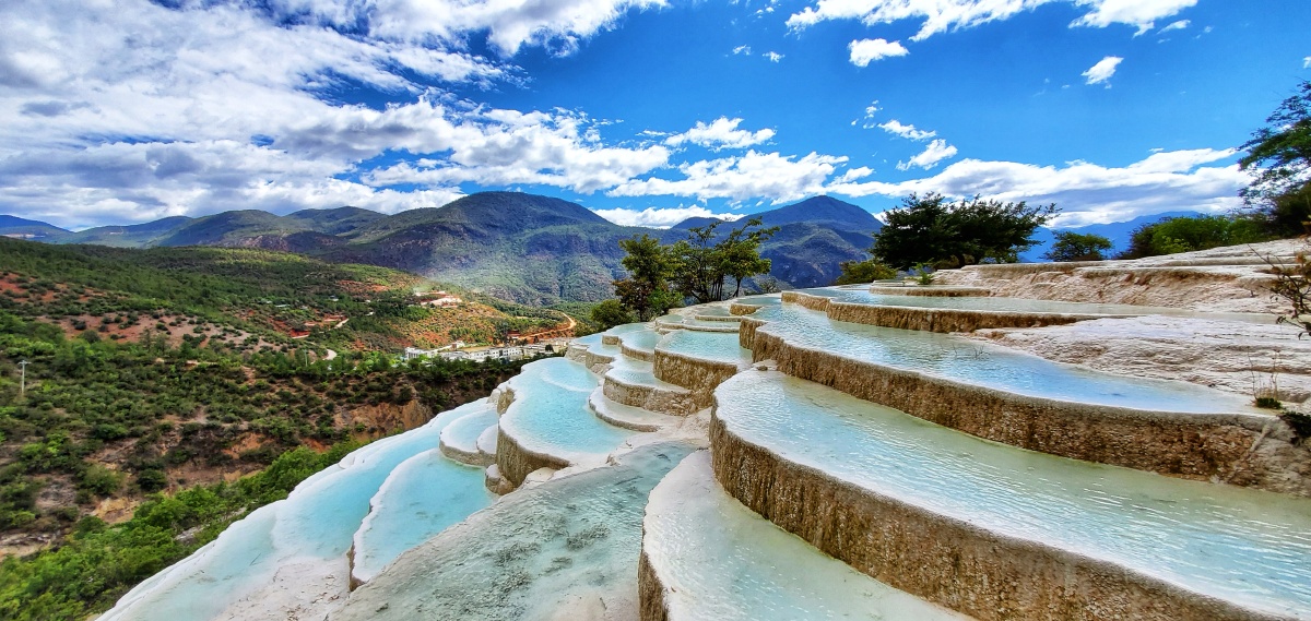 云南香格里拉白水台小众景点非常美从虎跳峡去需要收取虎跳峡门票从