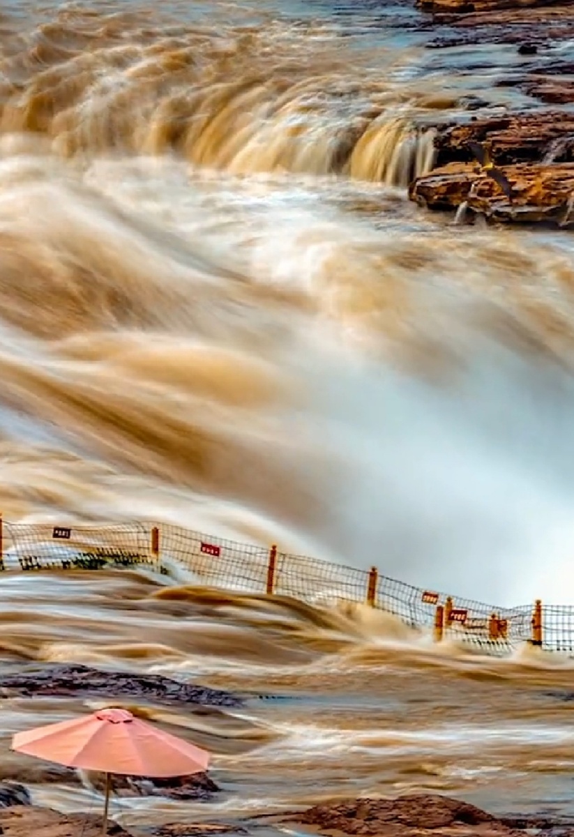 黄河一条亘古不息的生命之河养育了中华儿女孕育了中华文明