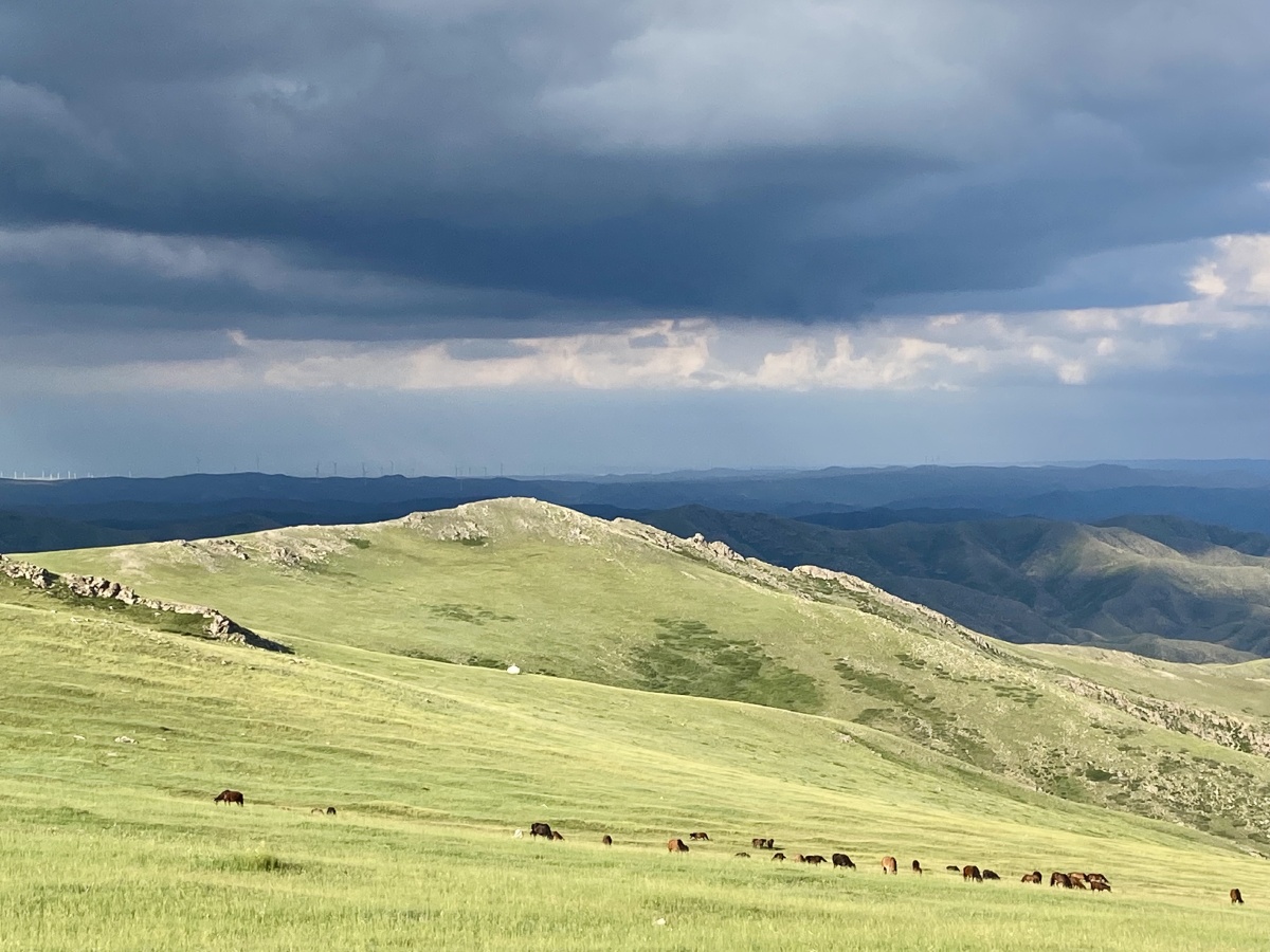 内蒙古包头春坤山感受阴山山脉的气息吧