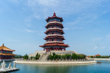 973881