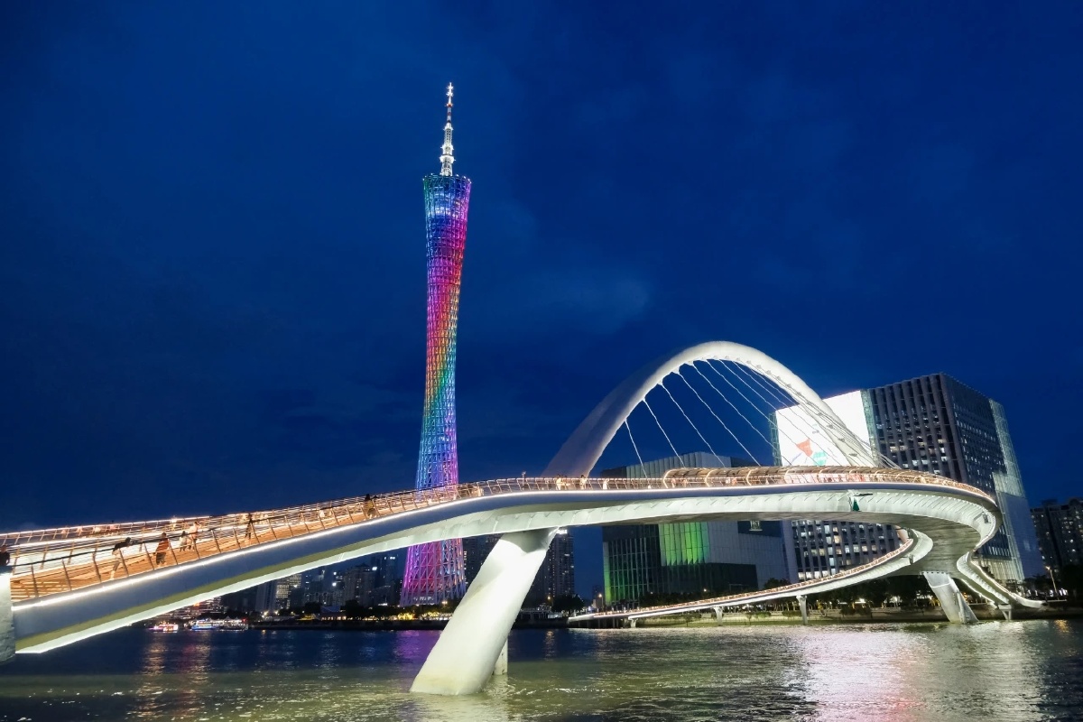 海心桥牵手广州塔雪糕