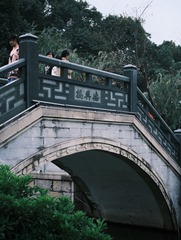 168629