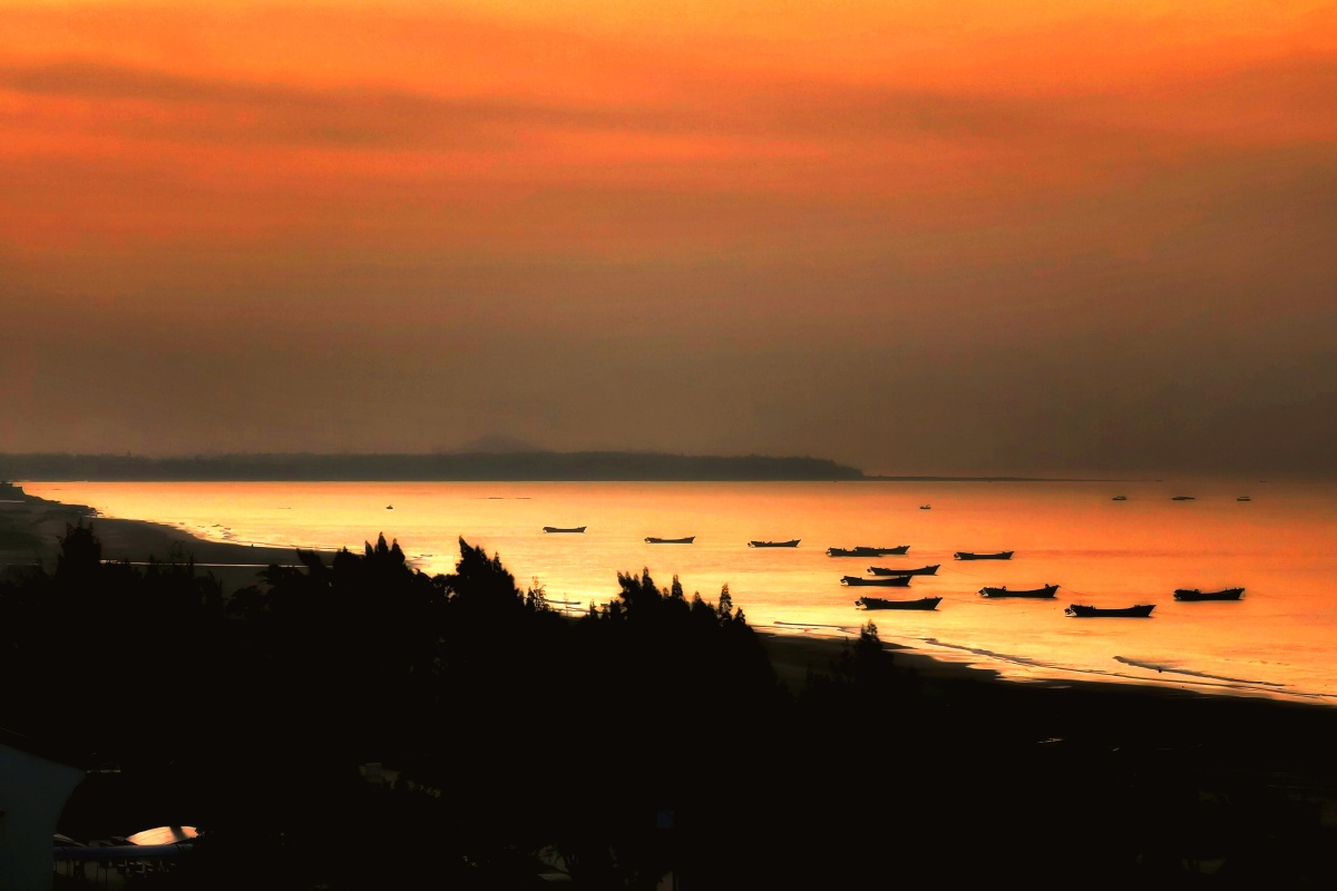 广东电白中国第一滩日出