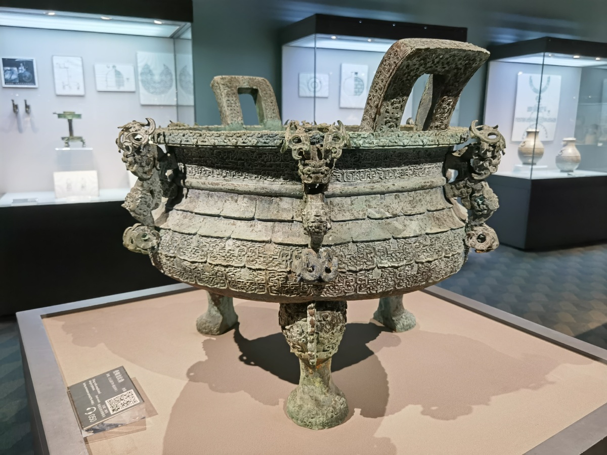 国宝叠瓣龙纹鼎春秋时期青铜食器