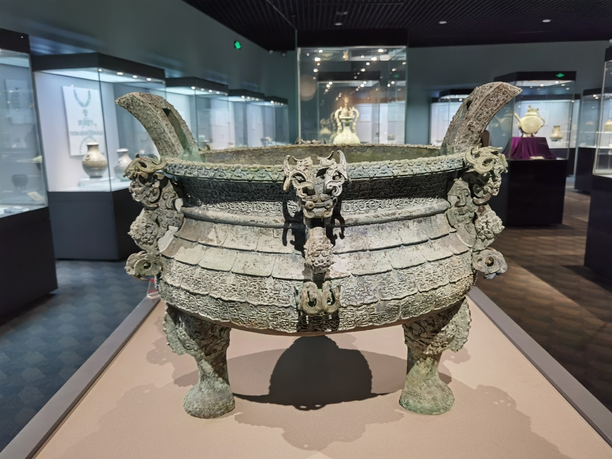 国宝叠瓣龙纹鼎春秋时期青铜食器