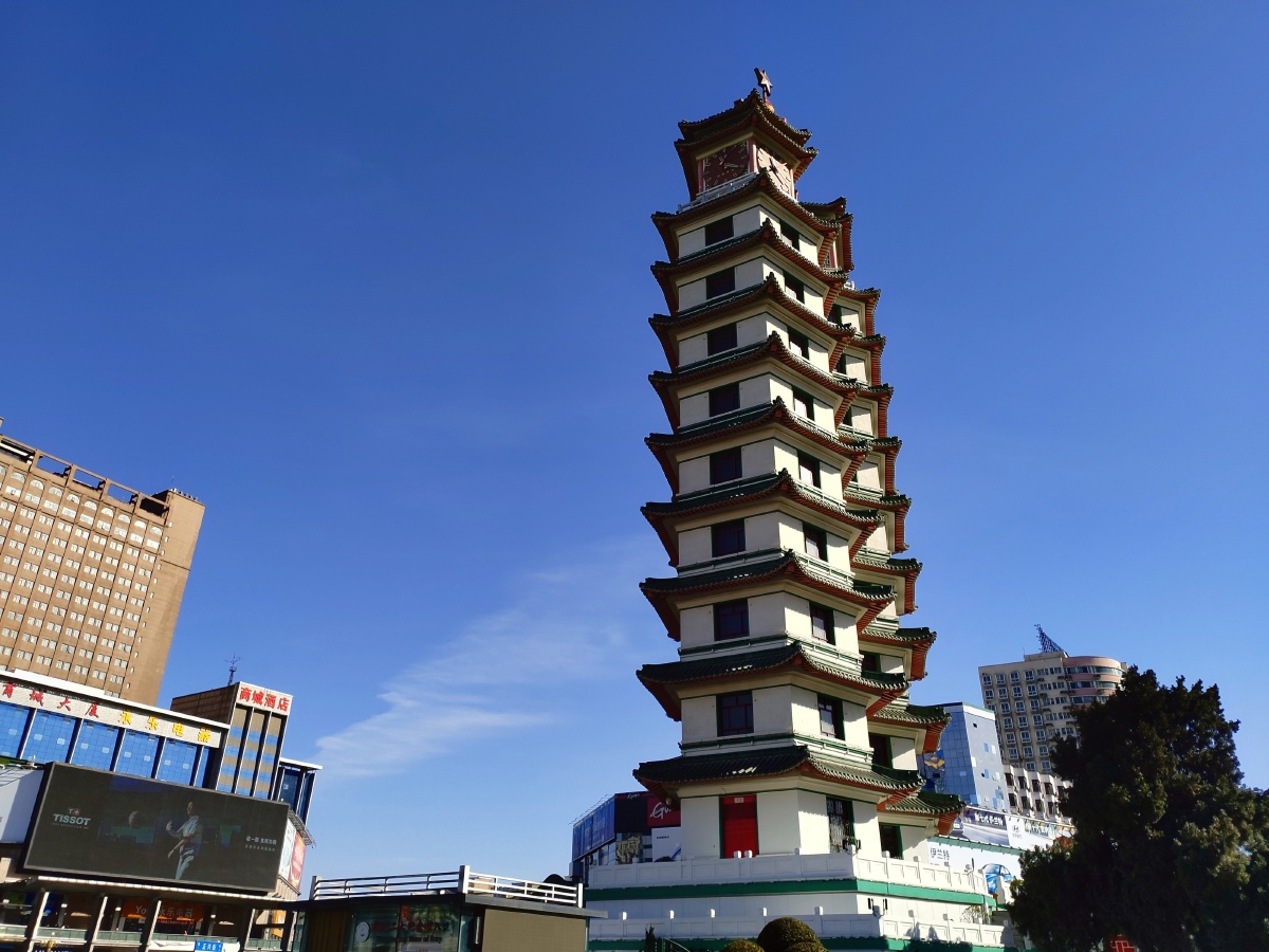 时光会流逝精神会常驻河南郑州二七纪念塔
