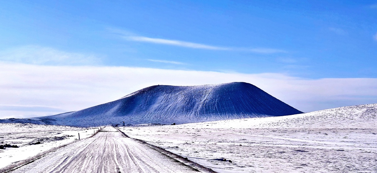 乌兰哈达火山冬季雪景