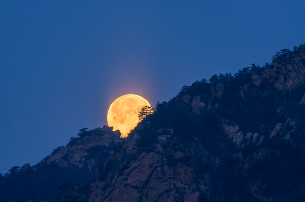 超级月亮带月柱西落