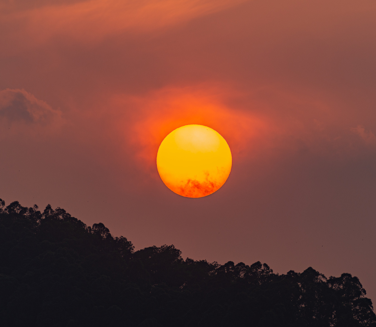南沙日落时的太阳