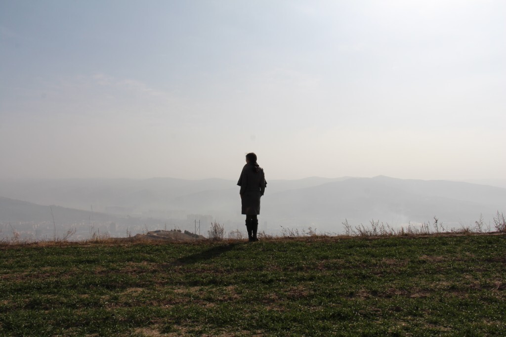 我生关山畔，躬行田陌间