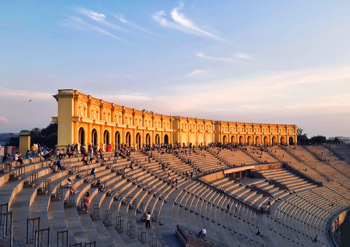 夕阳里的览山公园拍摄于银川市