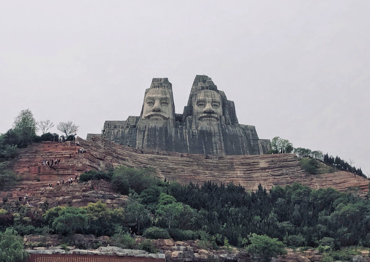 郑州黄河旅游景区的炎黄二帝